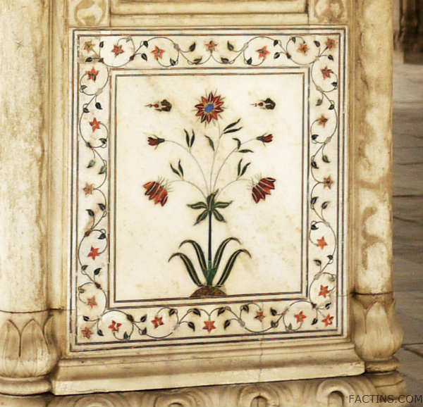 Inlay Designed marble at pillar - Red Fort