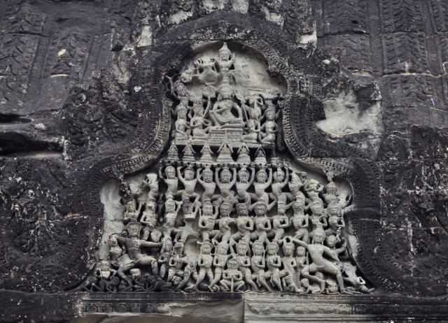 Small-sculptures-Angkor-Wat