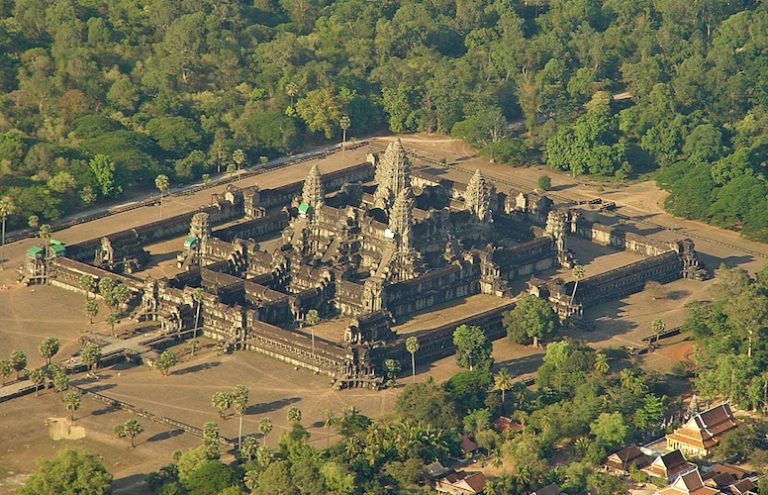 angkor wat front view