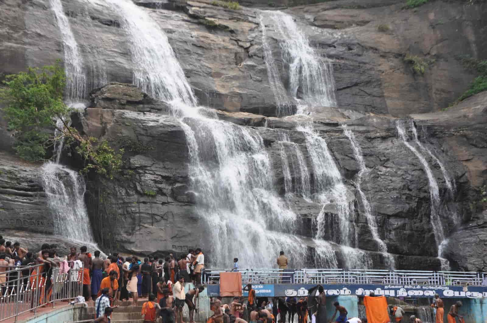 Kutralam falls