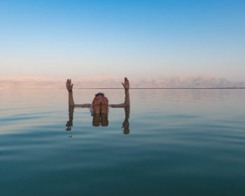 dead_sea_facts_man_floating