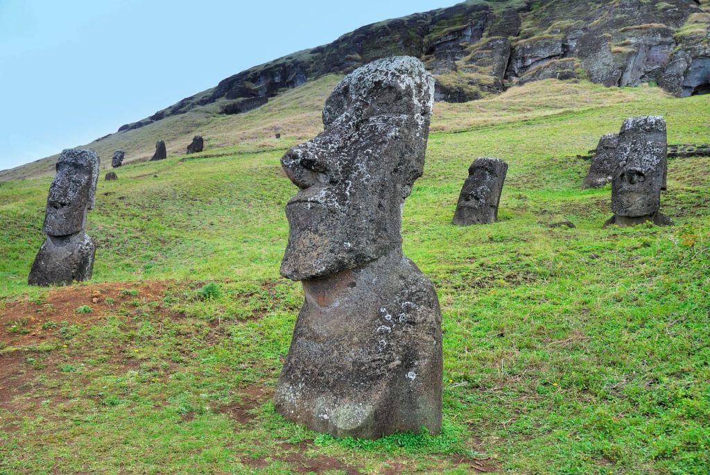 statue facts about easter island